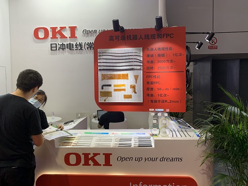 OKI电线通过电线和FPC的优点比较广告来宣传，合用于协作机器人的研发